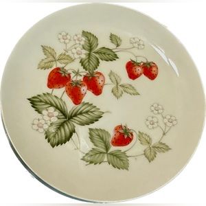 Horchow Japanese strawberry salad plates 5 MINT CONDITION